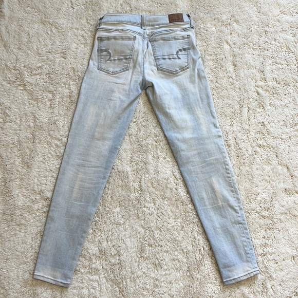 American Eagle Light Wash Super Stretch Skinny Jeans / Jeggings (MAKE AN OFFER) - Picture 5 of 7